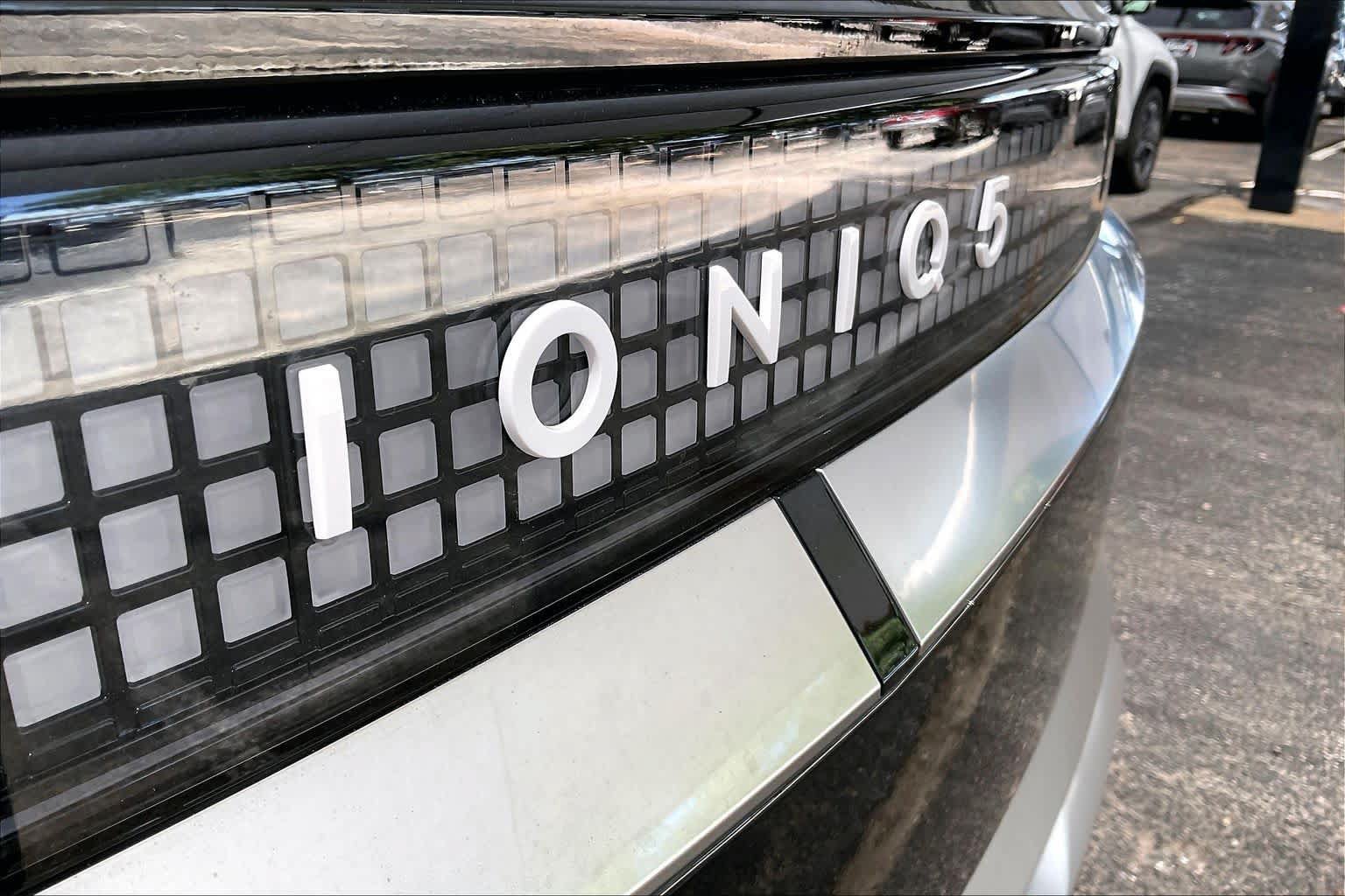 Certified 2025 Hyundai Ioniq 5 Limited AWD/4WD image 9