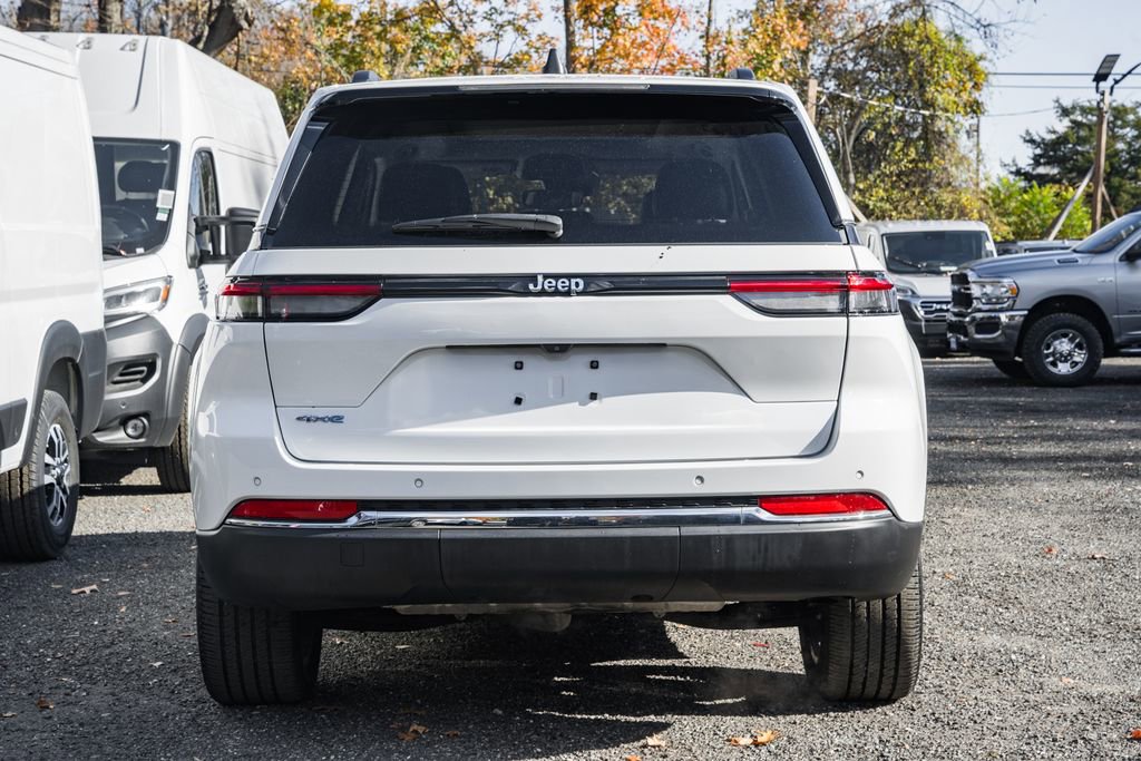 Used 2023 Jeep Grand Cherokee 4WD 4xe image 5