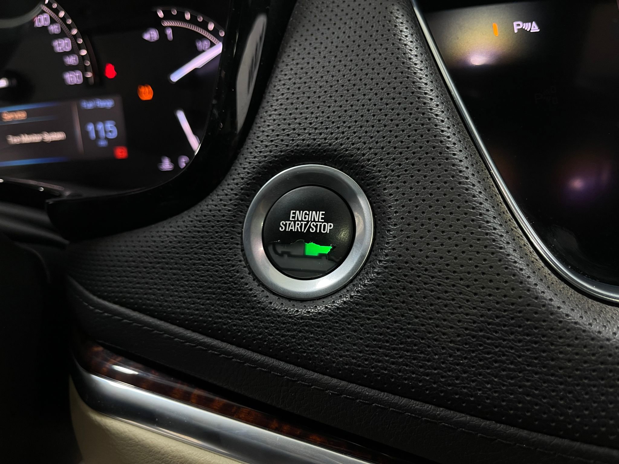 Used 2017 Cadillac XT5 Luxury image 21