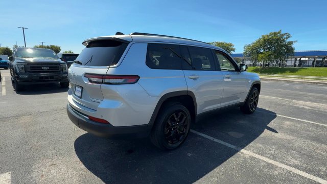 Used 2023 Jeep Grand Cherokee L Limited AWD/4WD image 8