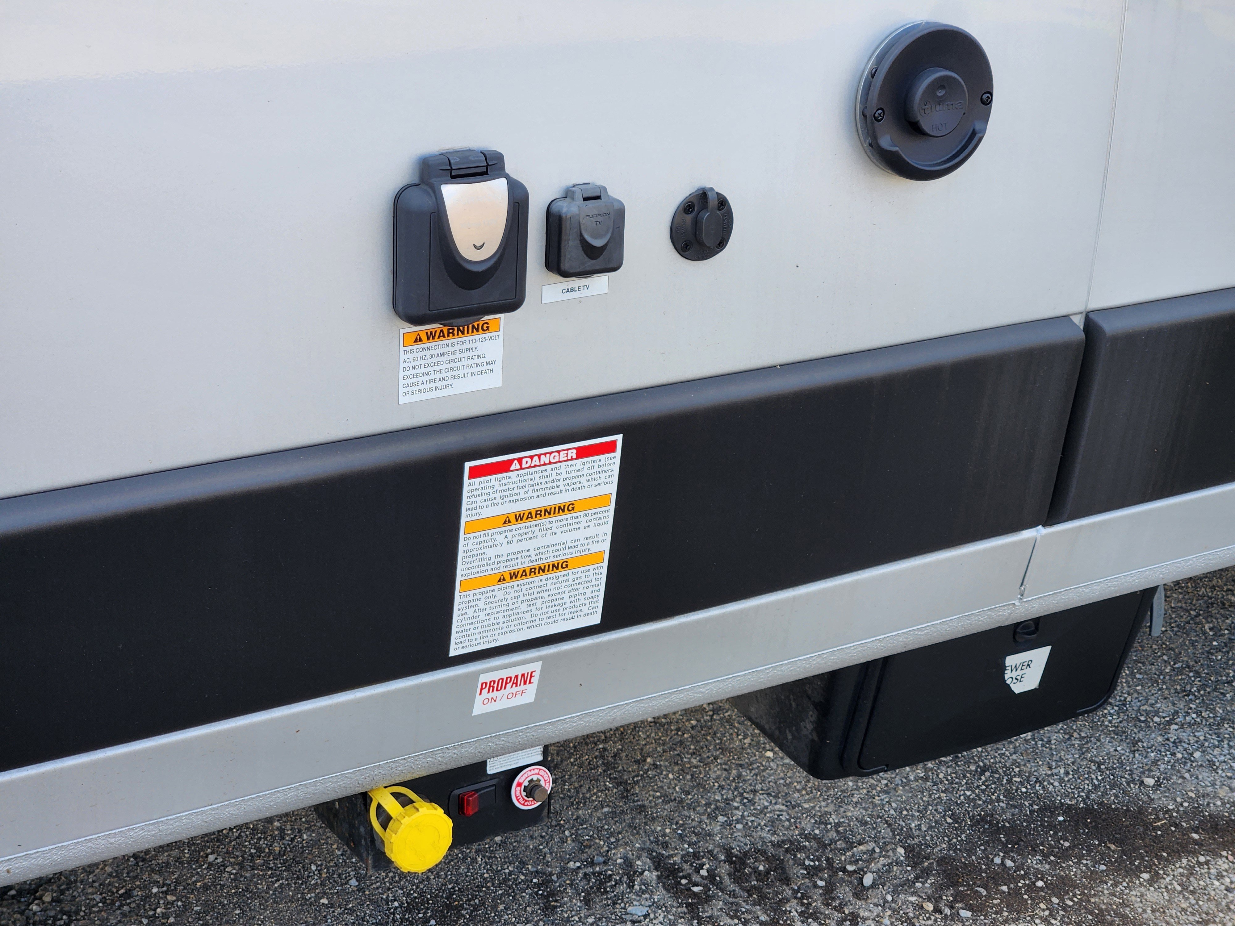 Used 2022 RAM ProMaster 3500 w/ Lane Management Group image 11