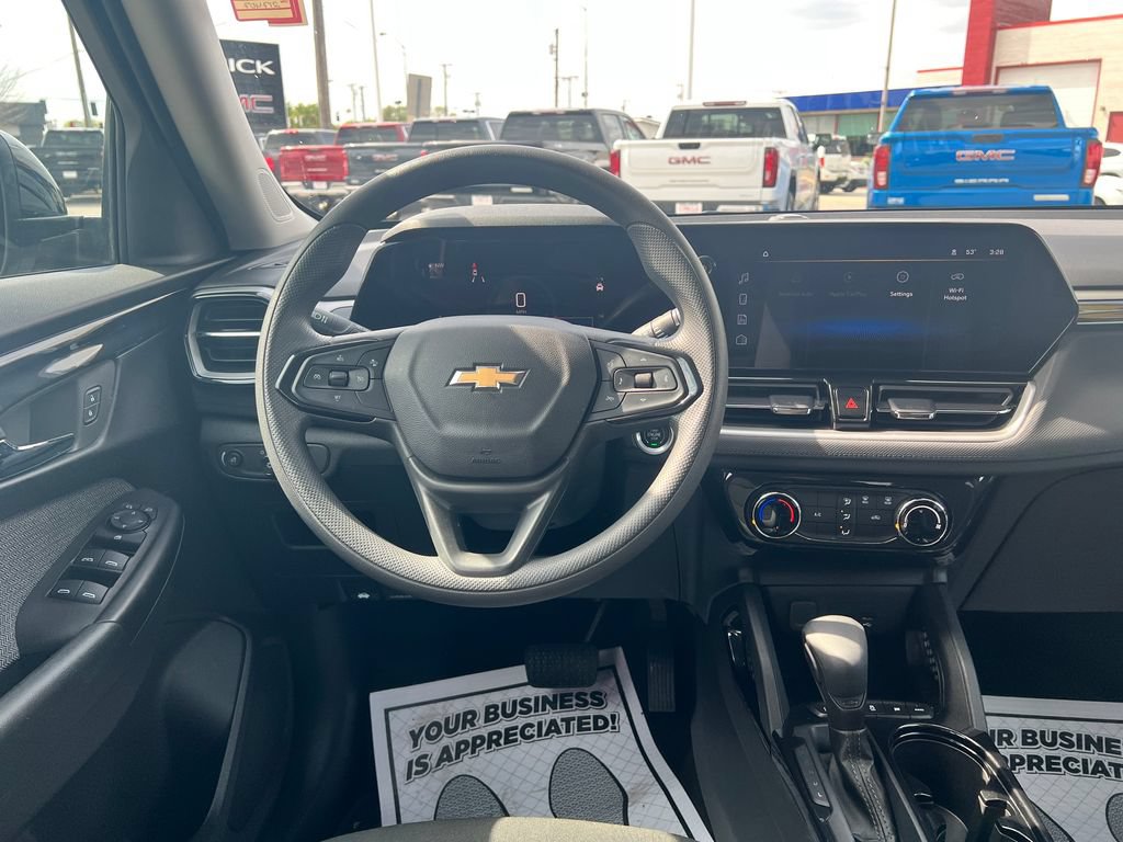 Used 2025 Chevrolet TrailBlazer LT AWD/4WD image 29