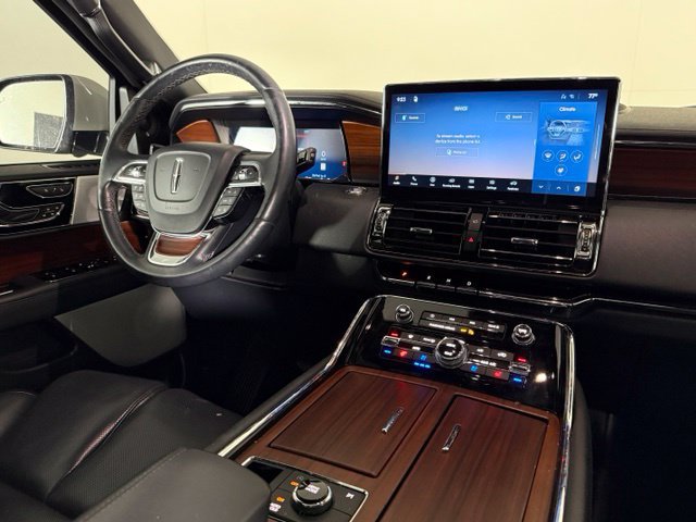 Used 2023 Lincoln Navigator L Reserve AWD/4WD image 17