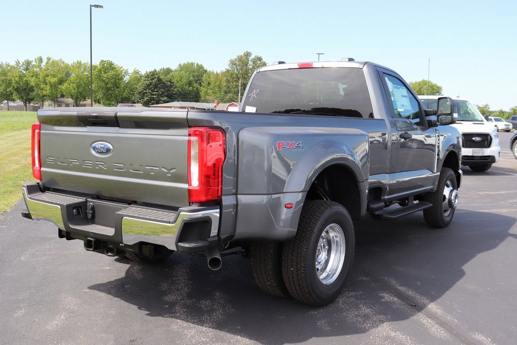 New 2026 Ford F350 4x4 Regular Cab DRW Super Duty image 16