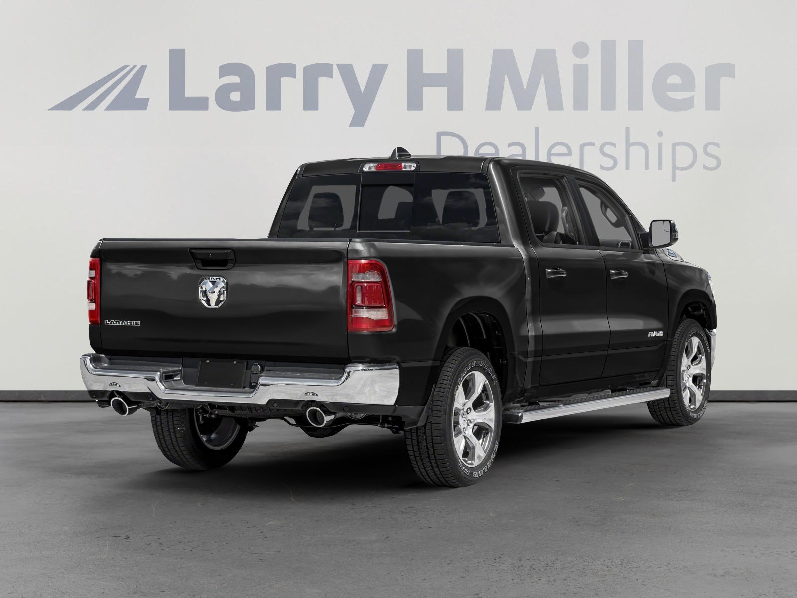 Used 2023 RAM 1500 Laramie AWD/4WD image 2