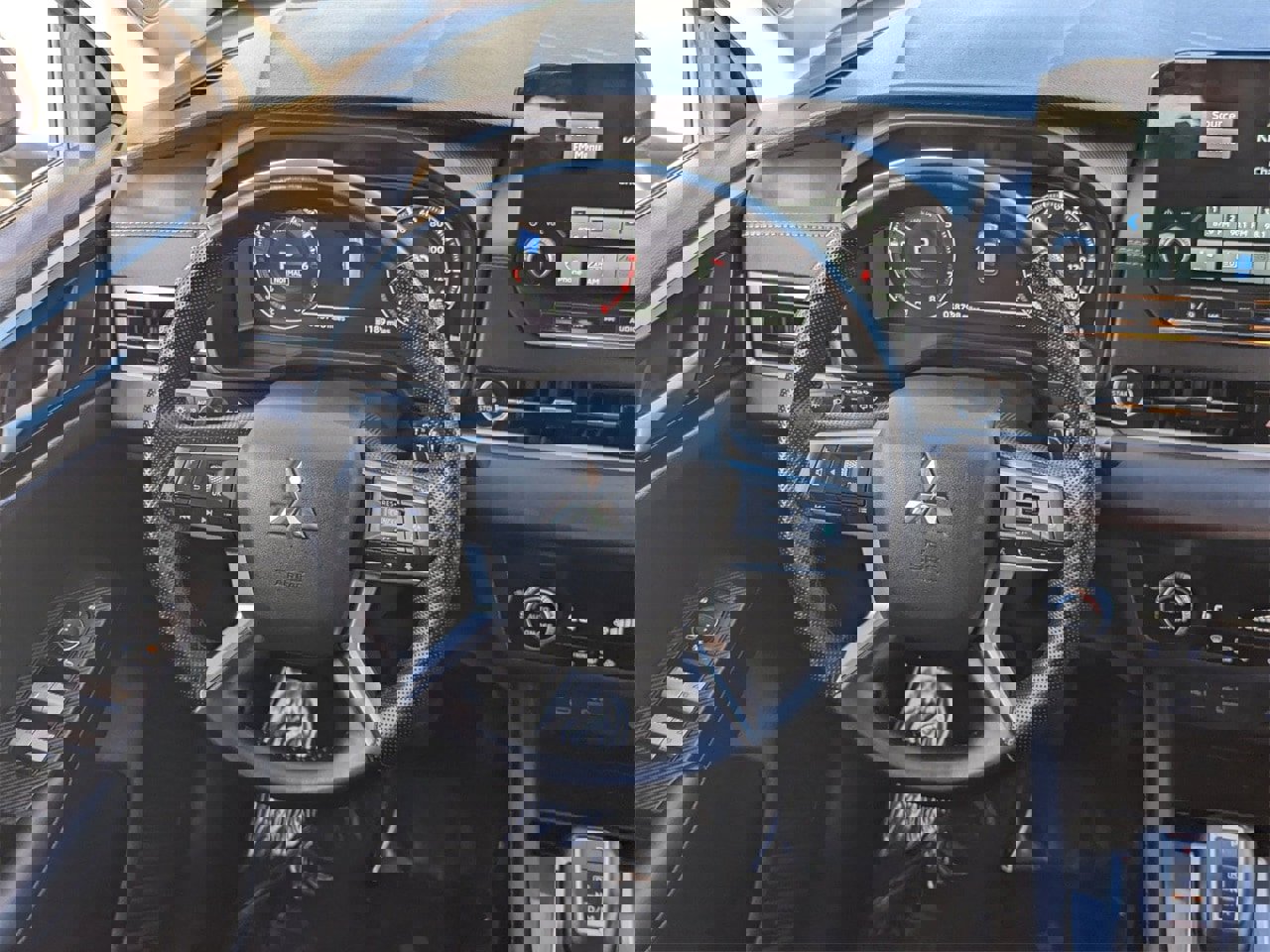 Used 2024 Mitsubishi Outlander AWD image 13