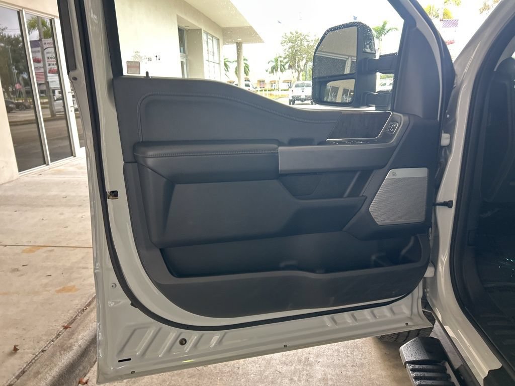 Used 2025 Ford F350 Lariat AWD/4WD image 38