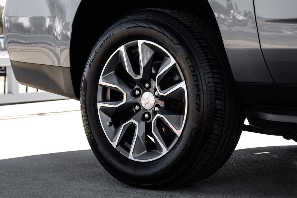 Used 2022 Chevrolet Suburban LT w/ Luxury Package image 62