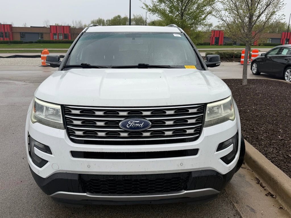 Used 2016 Ford Explorer XLT w/ Equipment Group 202A AWD/4WD image 3