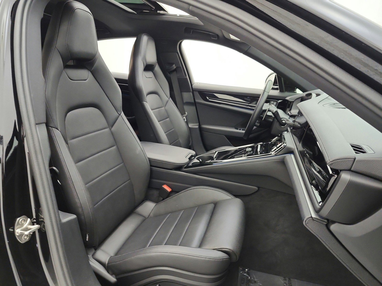 Used 2025 Porsche Panamera image 19