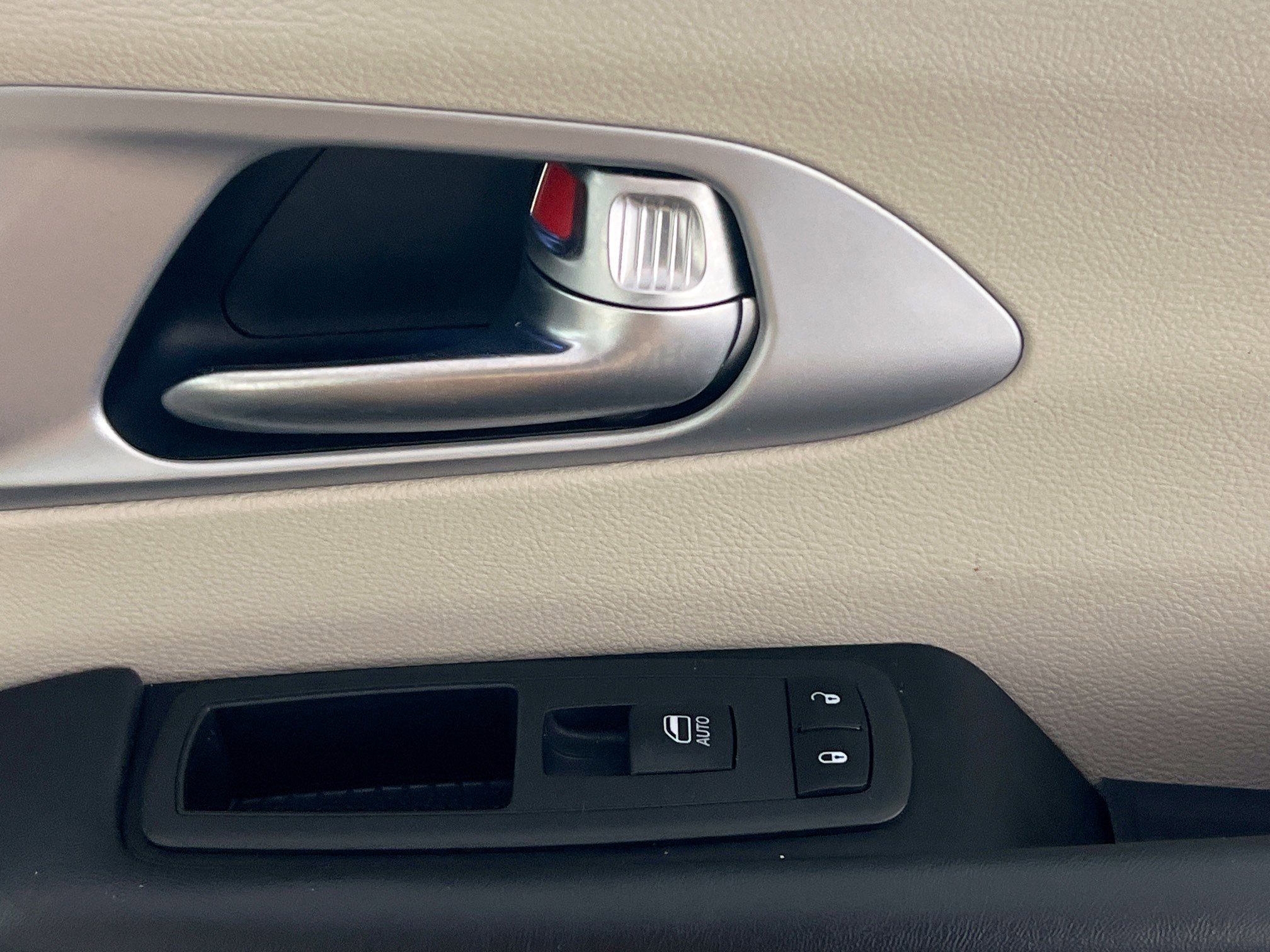 Used 2020 Chrysler Pacifica Touring-L w/ Premium Audio Group image 32