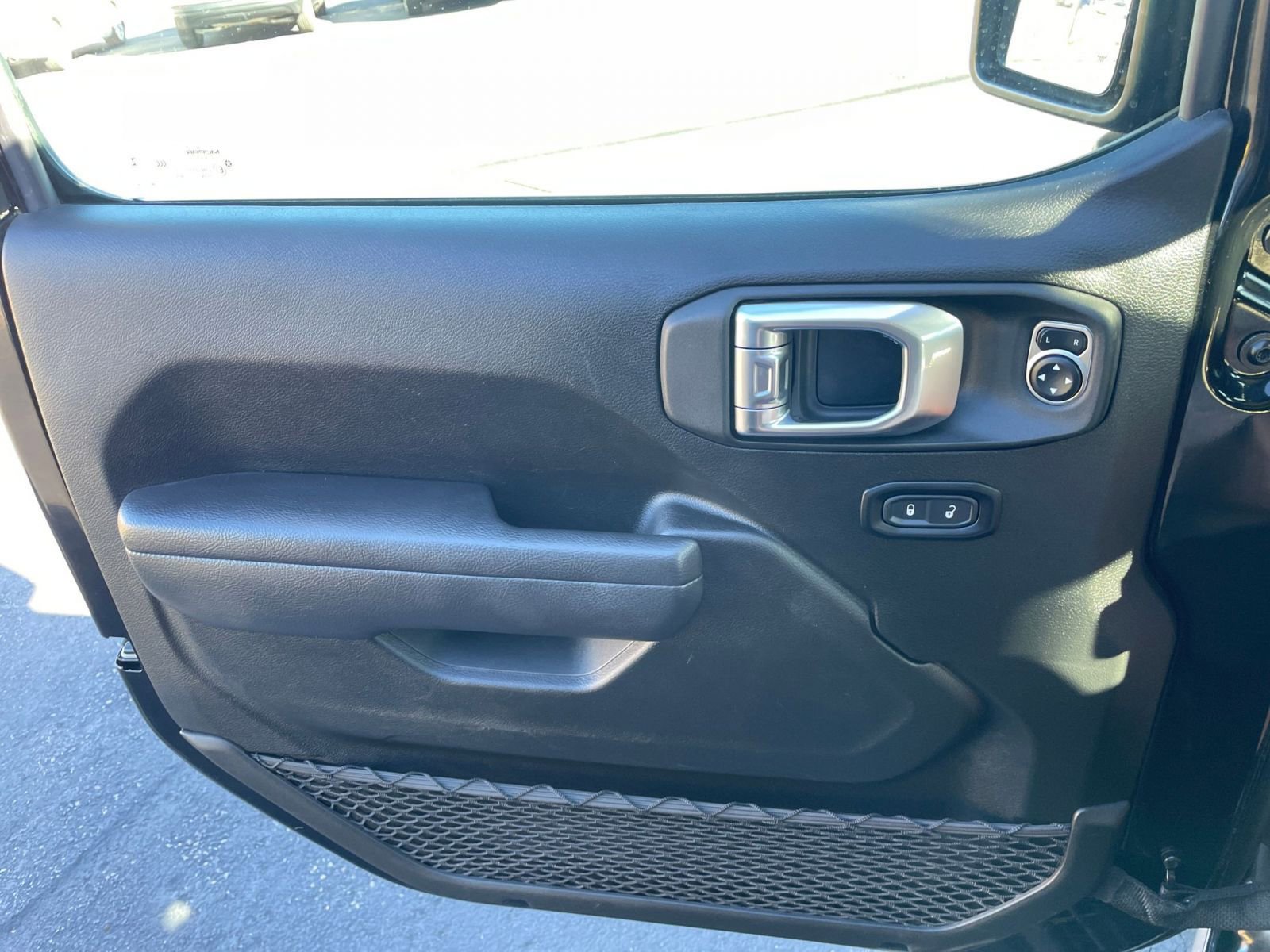 Used 2025 Jeep Wrangler Unlimited Rubicon image 20