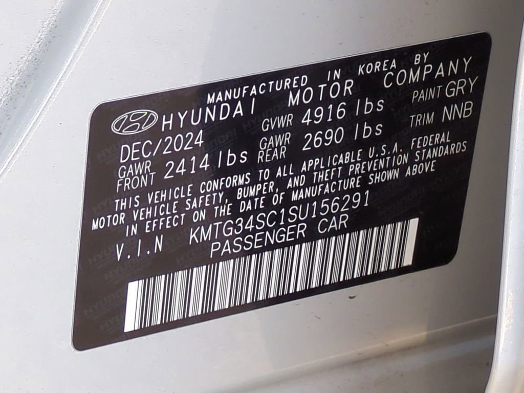 Used 2025 Genesis G70 2.5T image 30