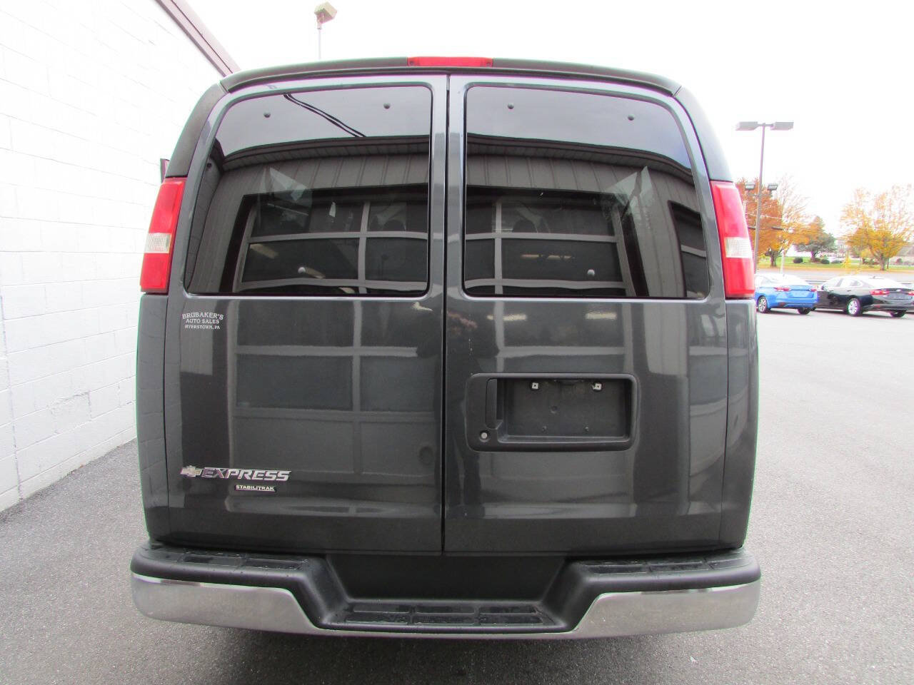 Used 2016 Chevrolet Express 3500 LT w/ LT Preferred Equipment Group RWD image 3