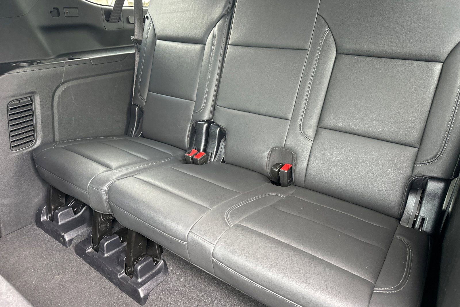 Used 2025 Chevrolet Suburban LT AWD/4WD image 15