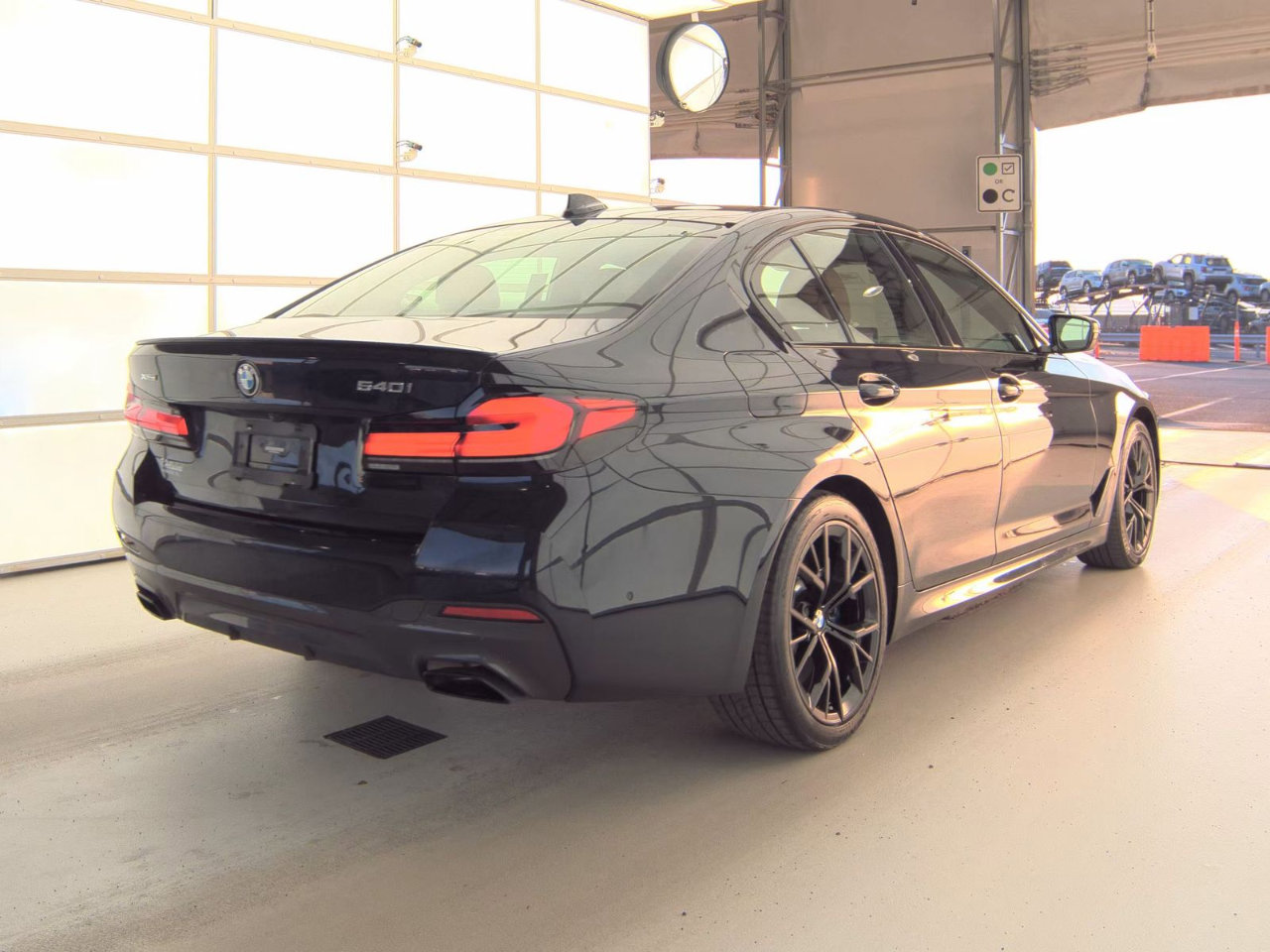 Used 2023 BMW 540i xDrive w/ M Sport Package image 2