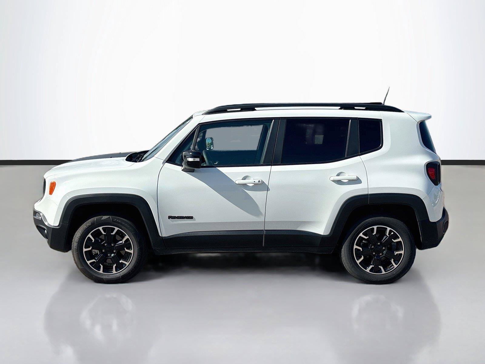 Certified 2023 Jeep Renegade Latitude AWD/4WD image 8