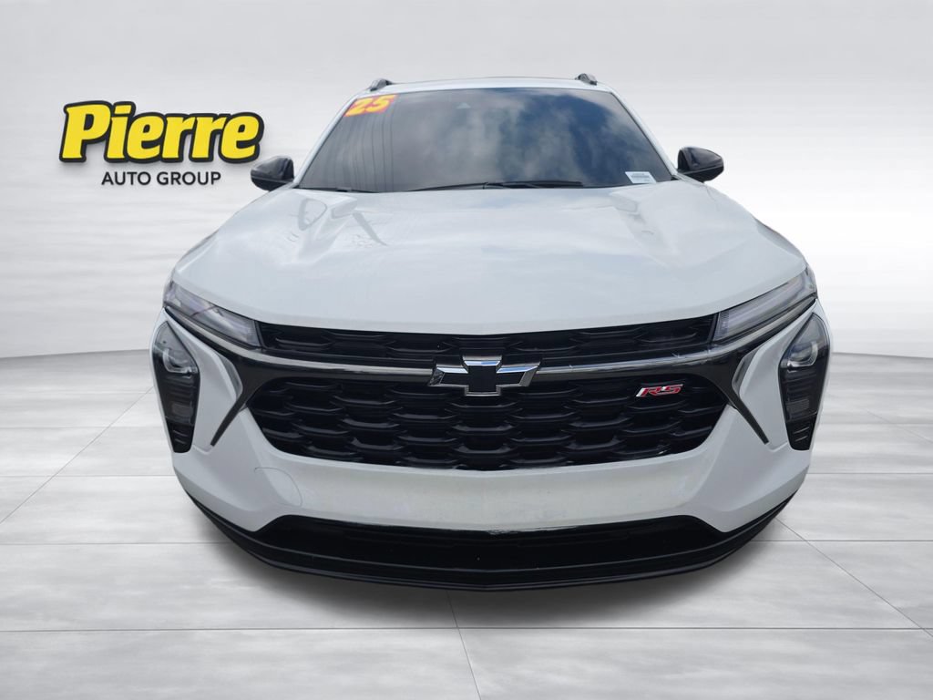 Used 2025 Chevrolet Trax RS w/ Sunroof Package FWD image 7