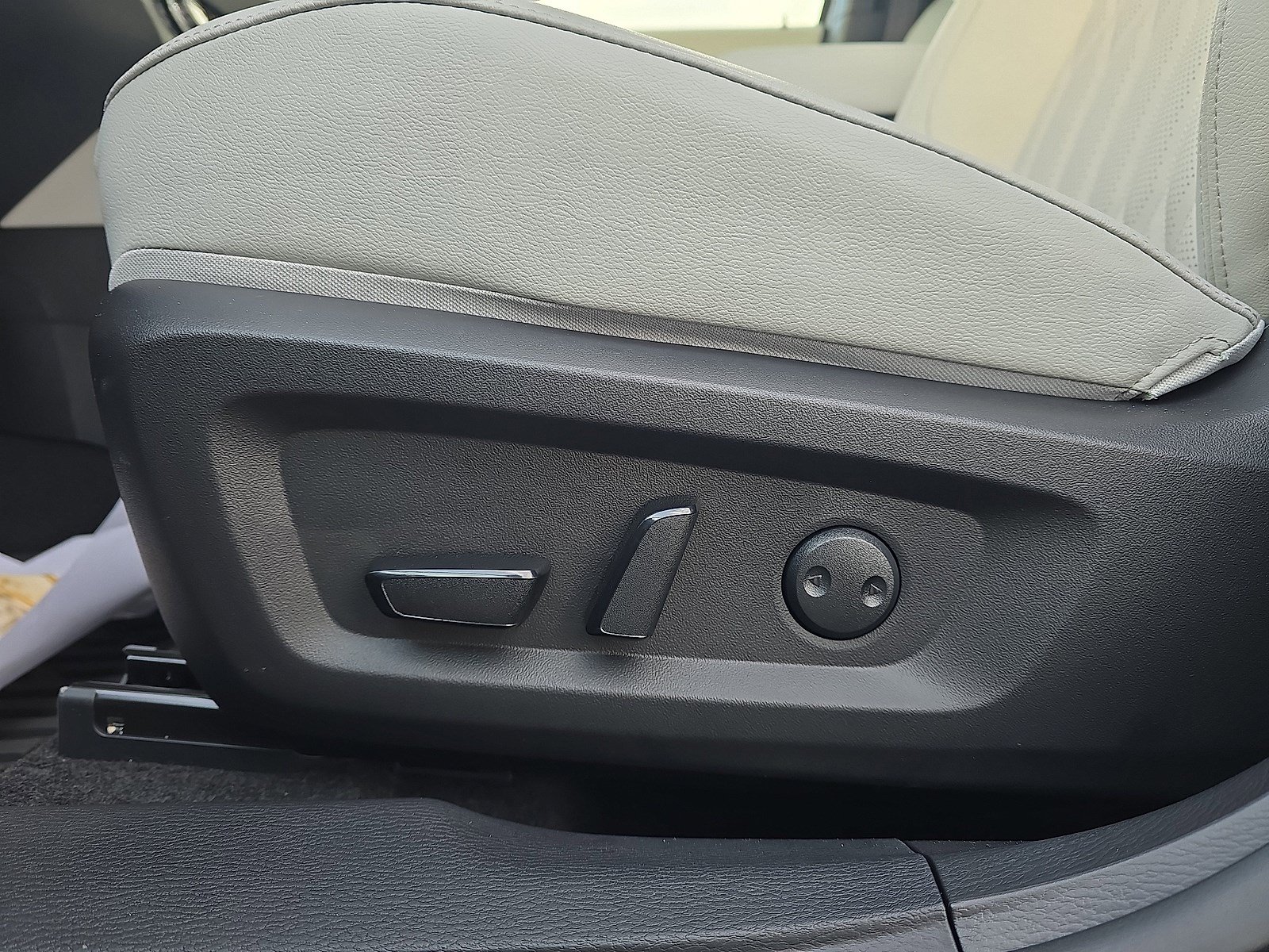 New 2026 Mitsubishi Outlander SEL AWD/4WD image 13