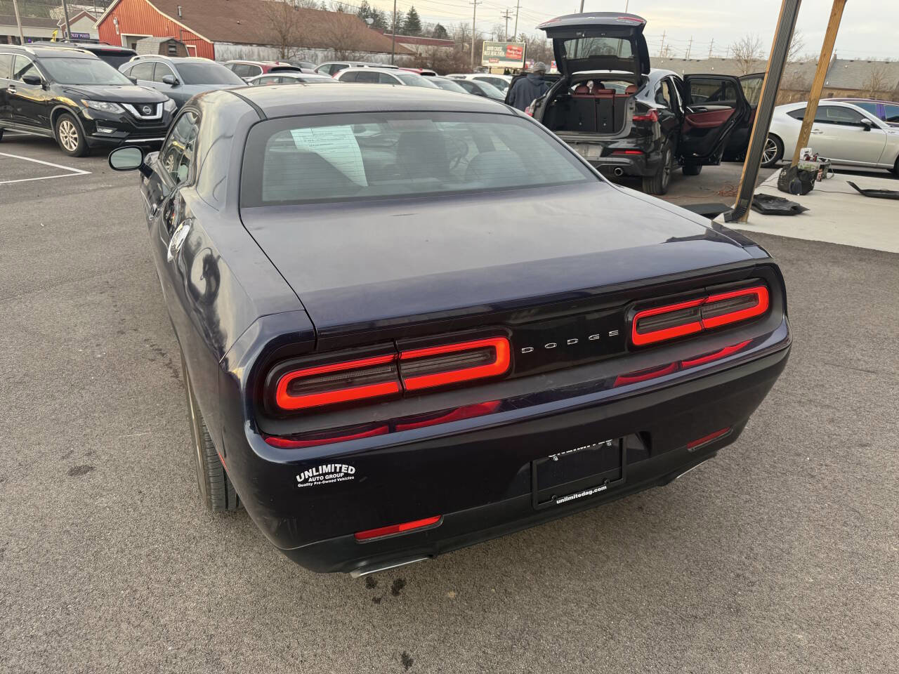 Used 2016 Dodge Challenger SXT image 10