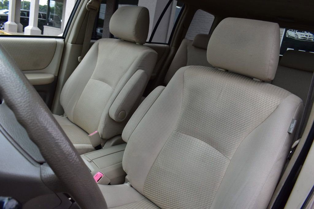 Used 2005 Toyota Highlander 4WD V6 w/ 3rd Row image 14