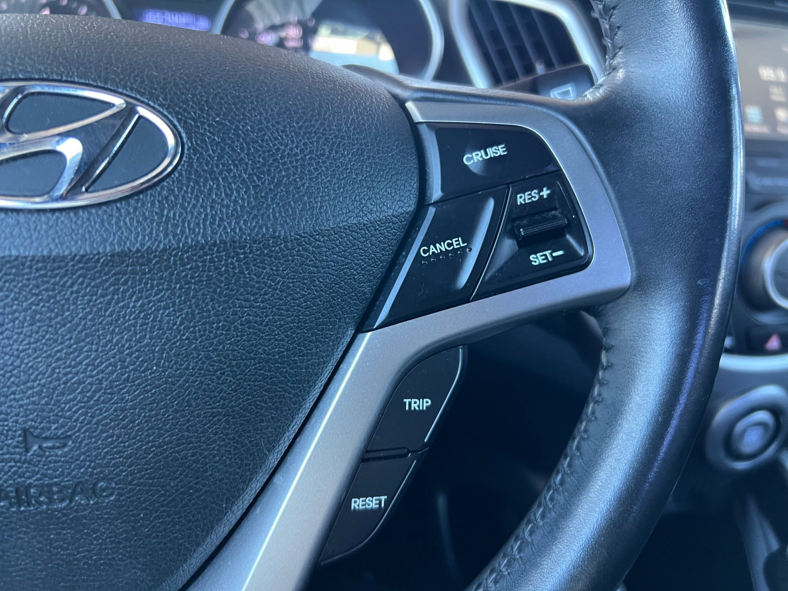 Used 2017 Hyundai Veloster Value Edition image 19