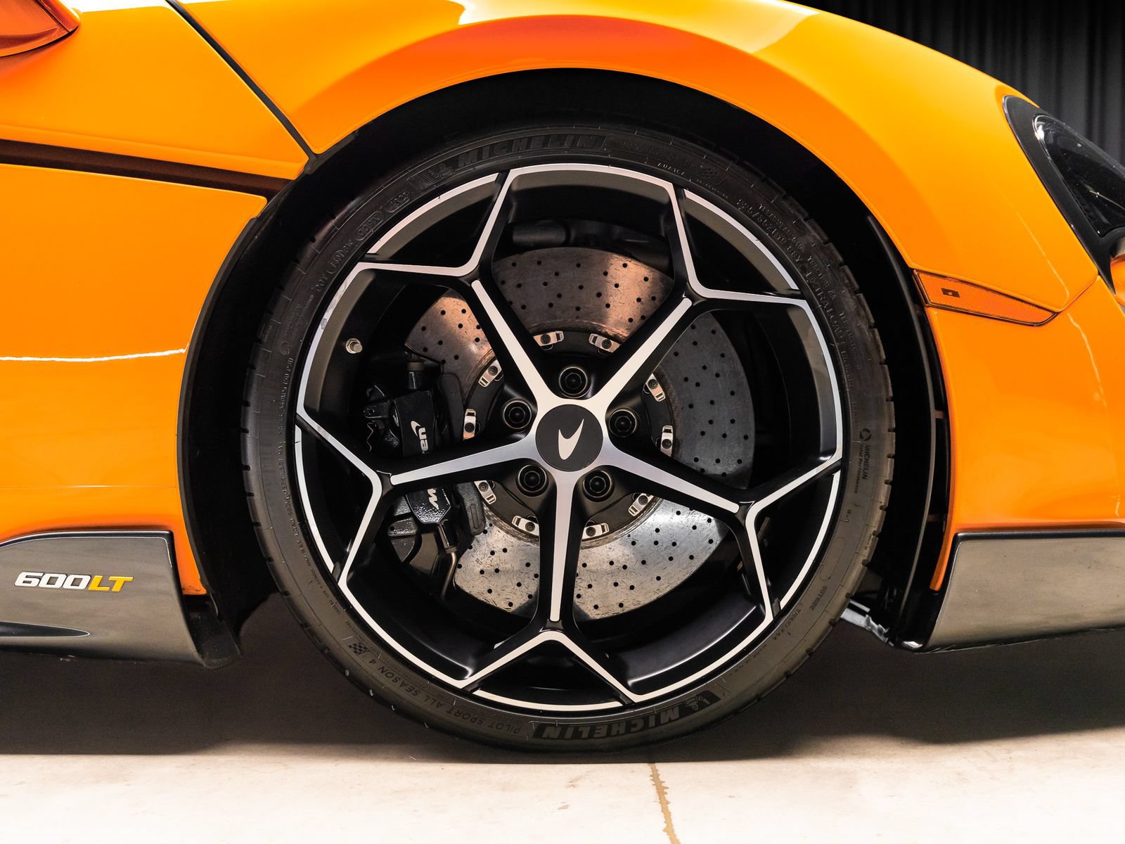 Used 2020 McLaren 600LT Spider RWD image 29