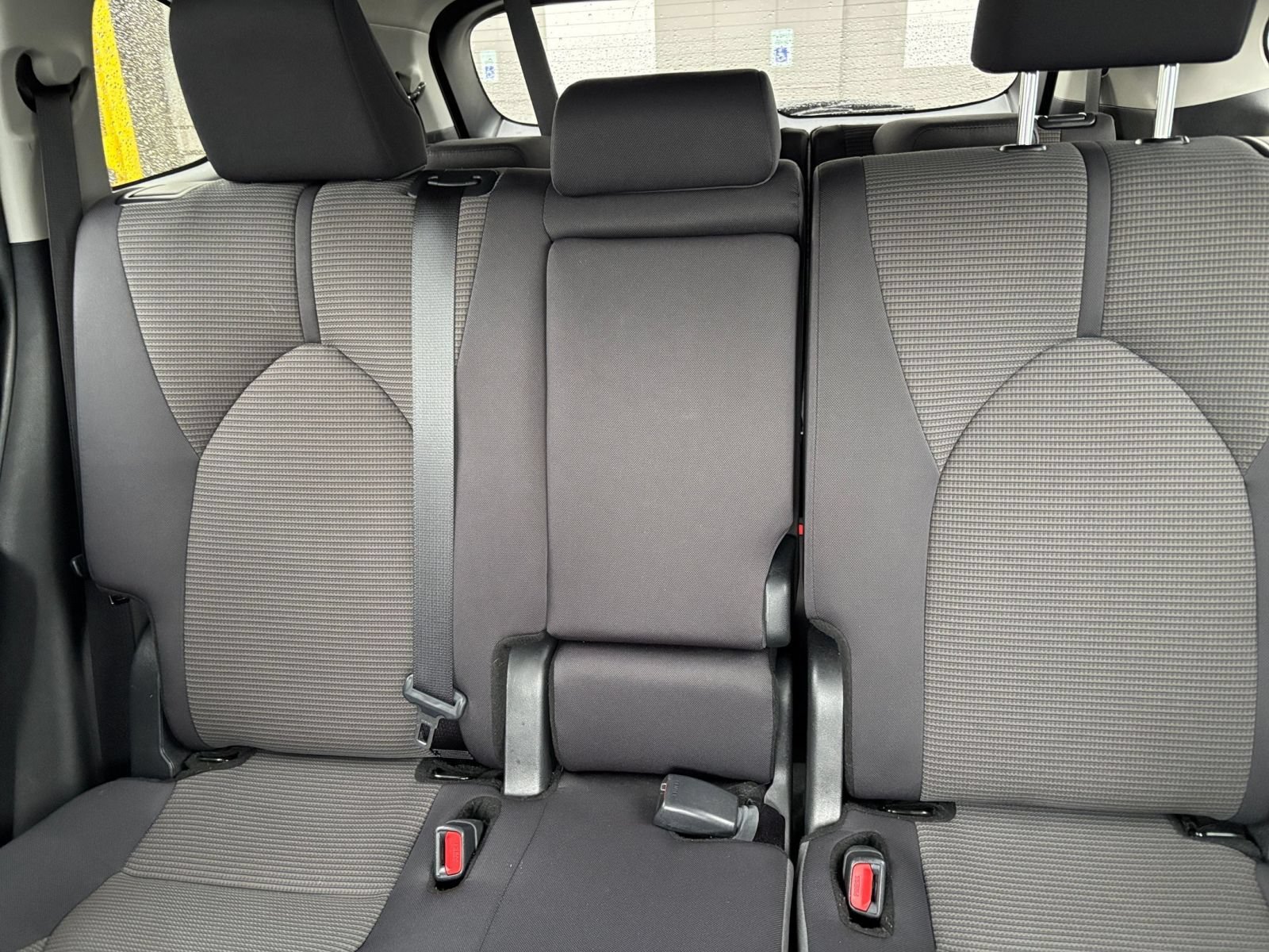 Used 2025 Toyota Highlander LE FWD image 36