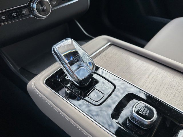 New 2026 Volvo XC90 B6 Plus w/ Protection Package Premier image 14