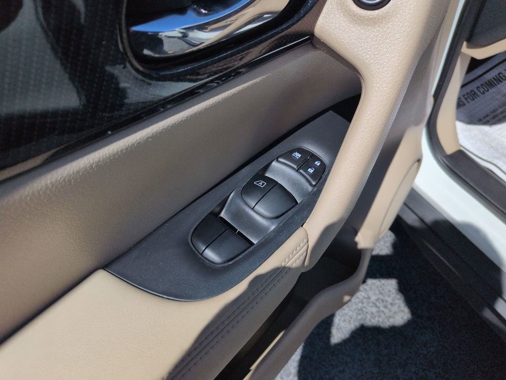 Used 2019 Nissan Rogue SL w/ Premium Package image 11