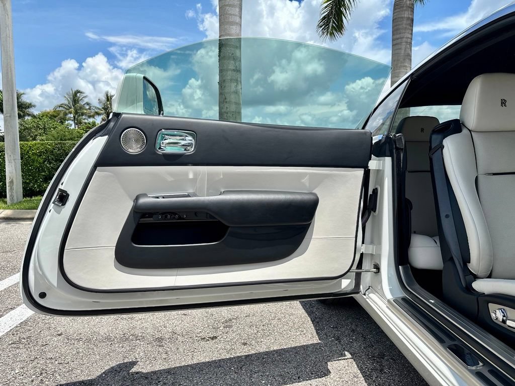 Used 2020 Rolls-Royce Wraith RWD image 20