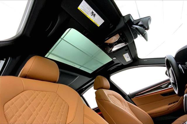 Certified 2022 BMW 540i xDrive w/ M Sport Package image 26
