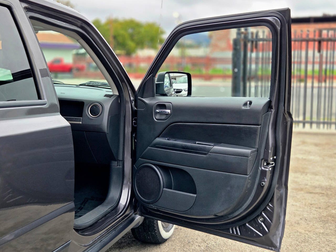 Used 2016 Jeep Patriot 75th Anniversary w/ Power Value Group FWD image 38