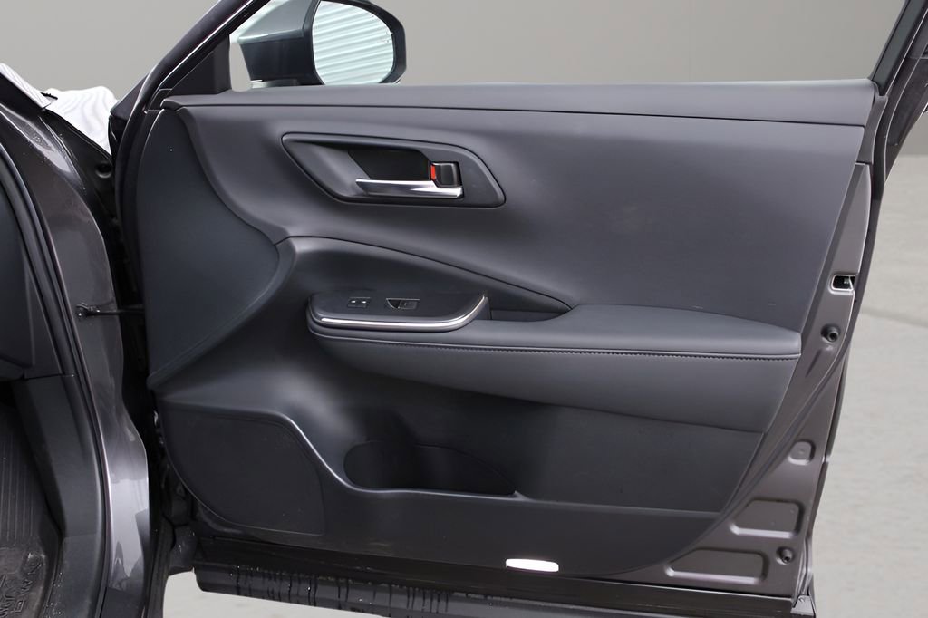 Used 2023 Toyota Crown Limited image 16