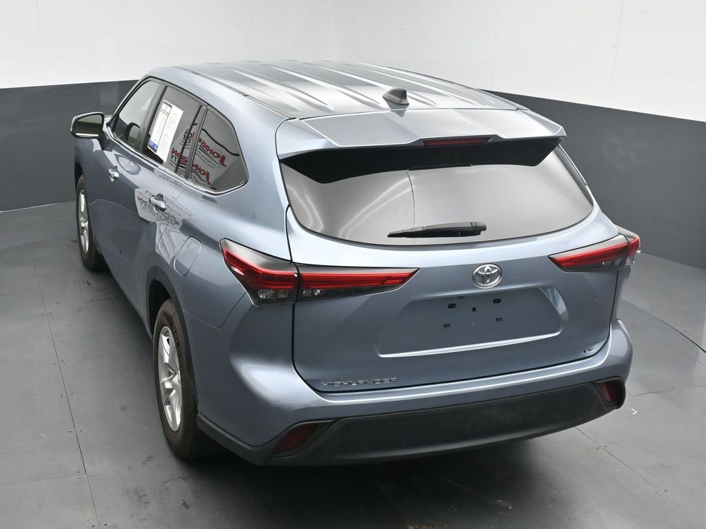 Used 2023 Toyota Highlander LE image 26
