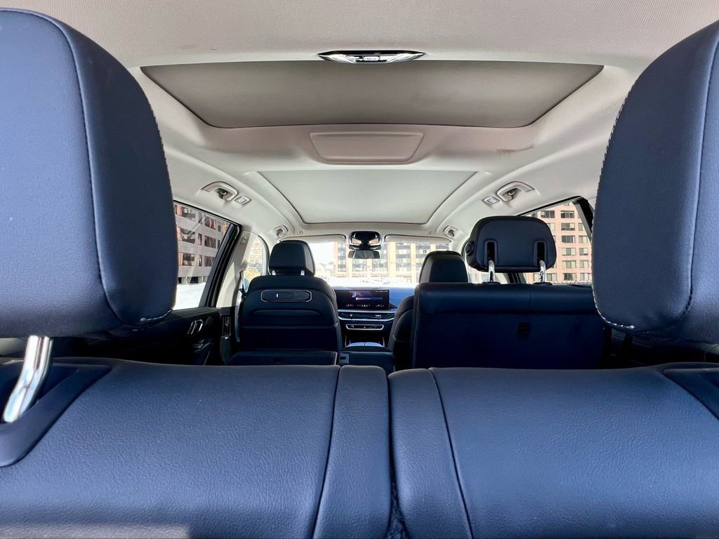 Used 2024 BMW X7 xDrive40i w/ Premium Package image 30