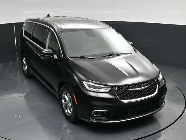 Certified 2024 Chrysler Pacifica Limited FWD image 54