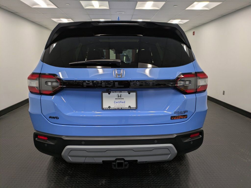 Used 2025 Honda Pilot TrailSport image 5