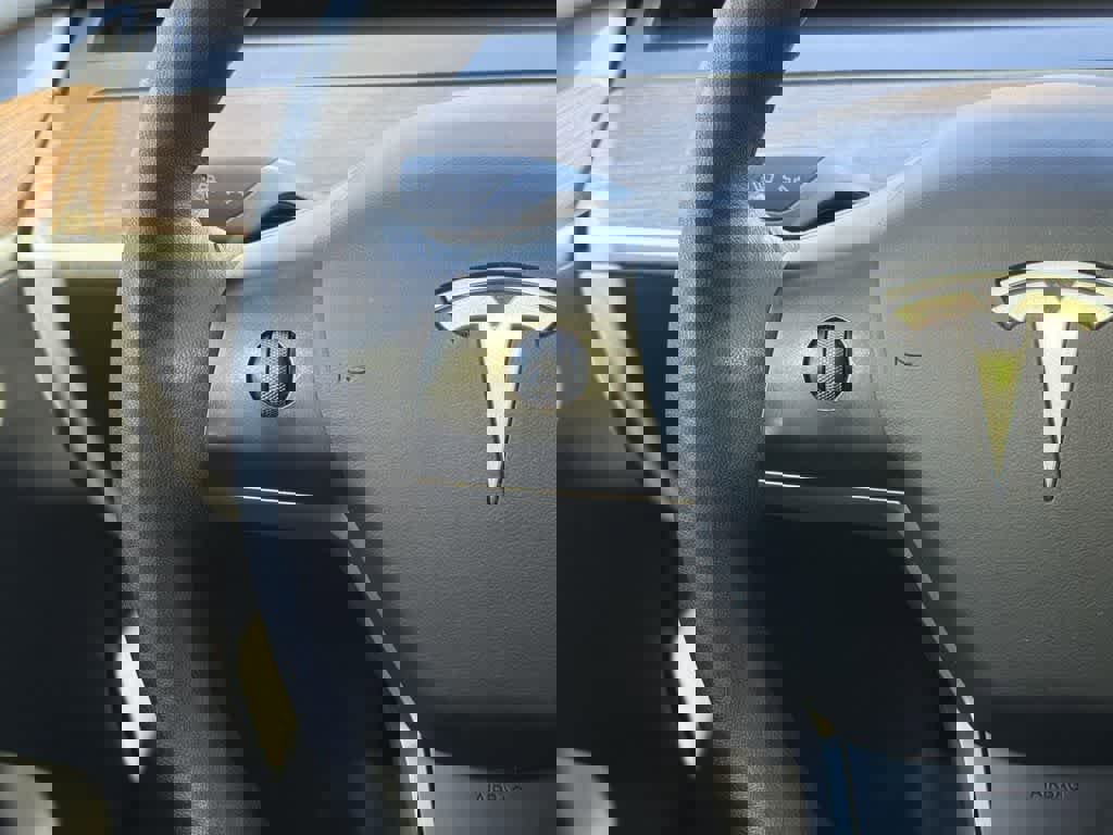 Used 2022 Tesla Model Y Long Range image 14