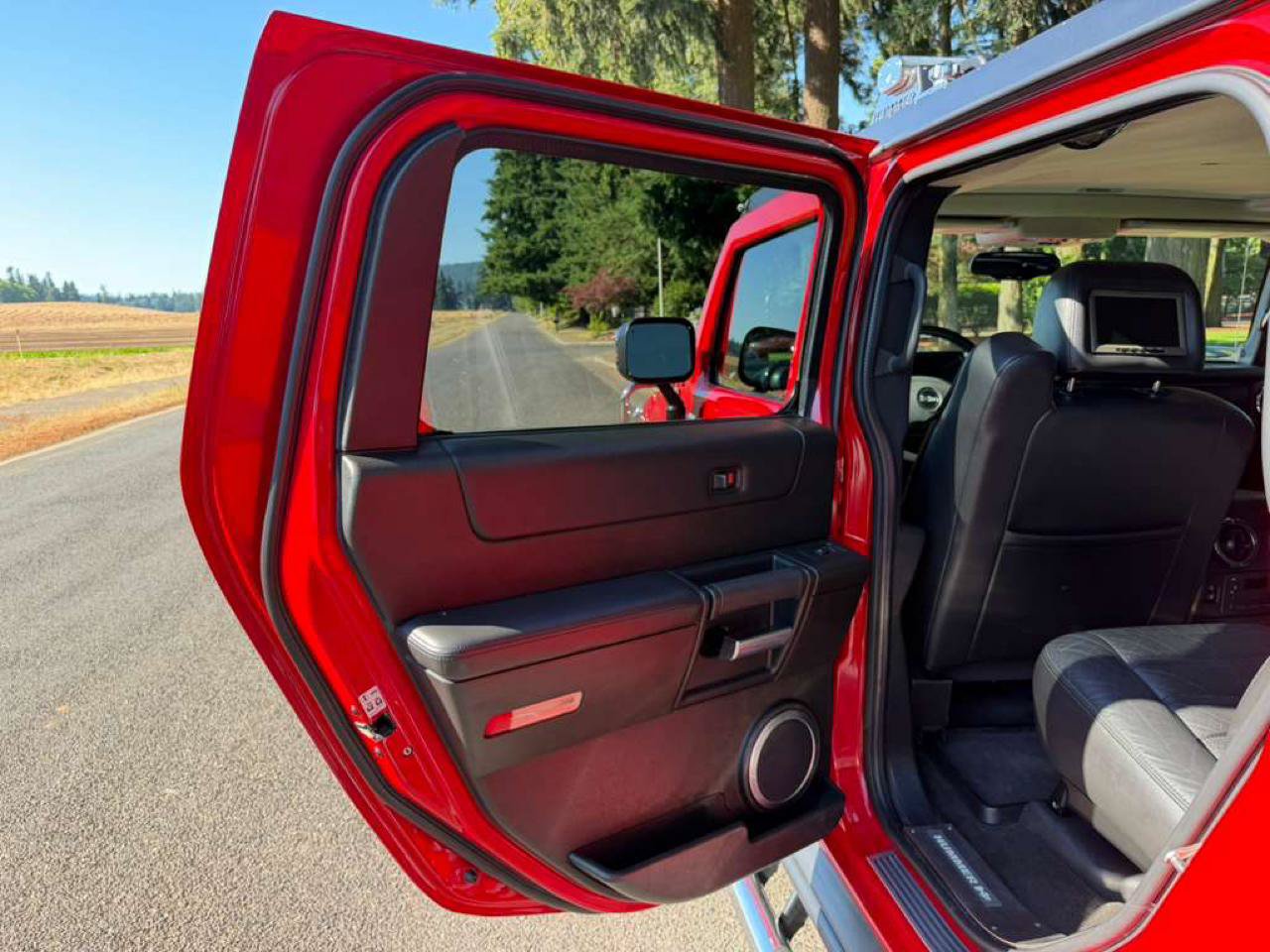 Used 2005 HUMMER H2 SUT w/ Preferred Equipment Group AWD/4WD image 35