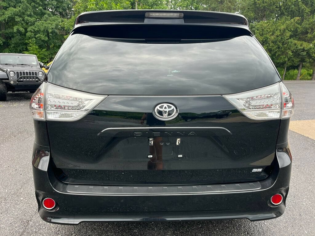 Used 2016 Toyota Sienna SE Premium FWD image 4