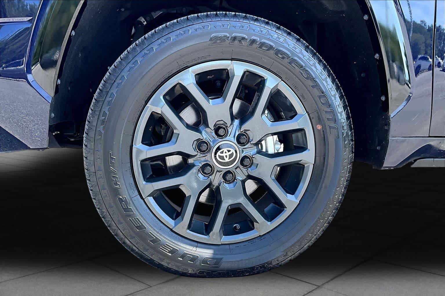 Used 2025 Toyota Tundra Platinum AWD/4WD image 11