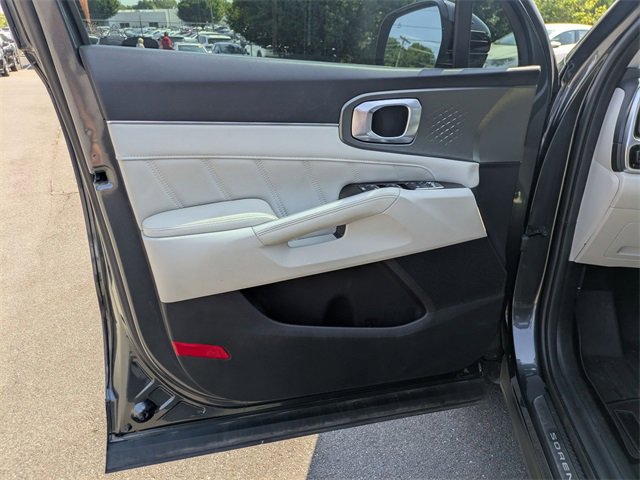 Used 2022 Kia Sorento SX image 11