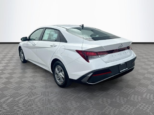 New 2026 Hyundai Elantra SE FWD image 5