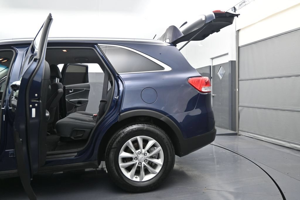 Used 2016 Kia Sorento FWD image 12