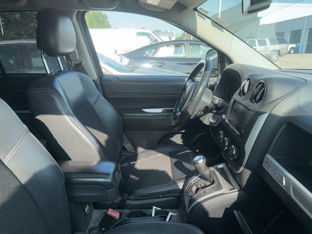 Used 2014 Jeep Compass Latitude w/ Sun/Sound Group FWD image 6