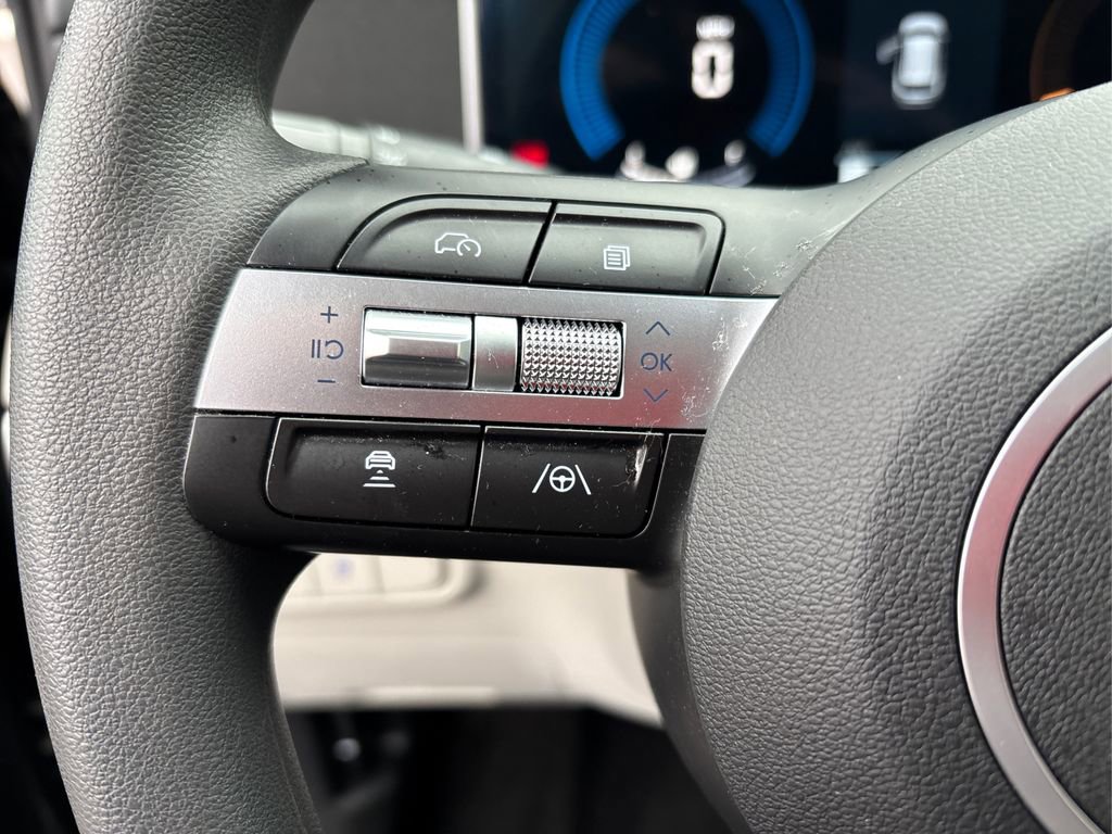 Certified 2025 Hyundai Tucson SE image 35