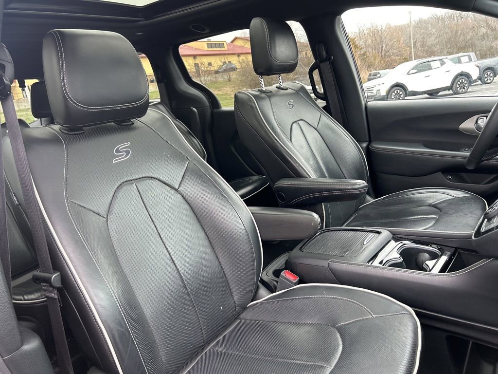 Used 2024 Chrysler Pacifica Premium image 44
