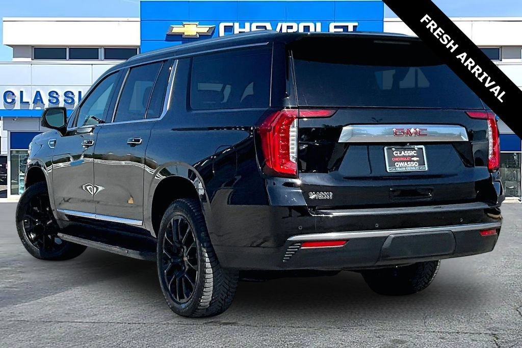 Used 2023 GMC Yukon XL Denali AWD/4WD image 3