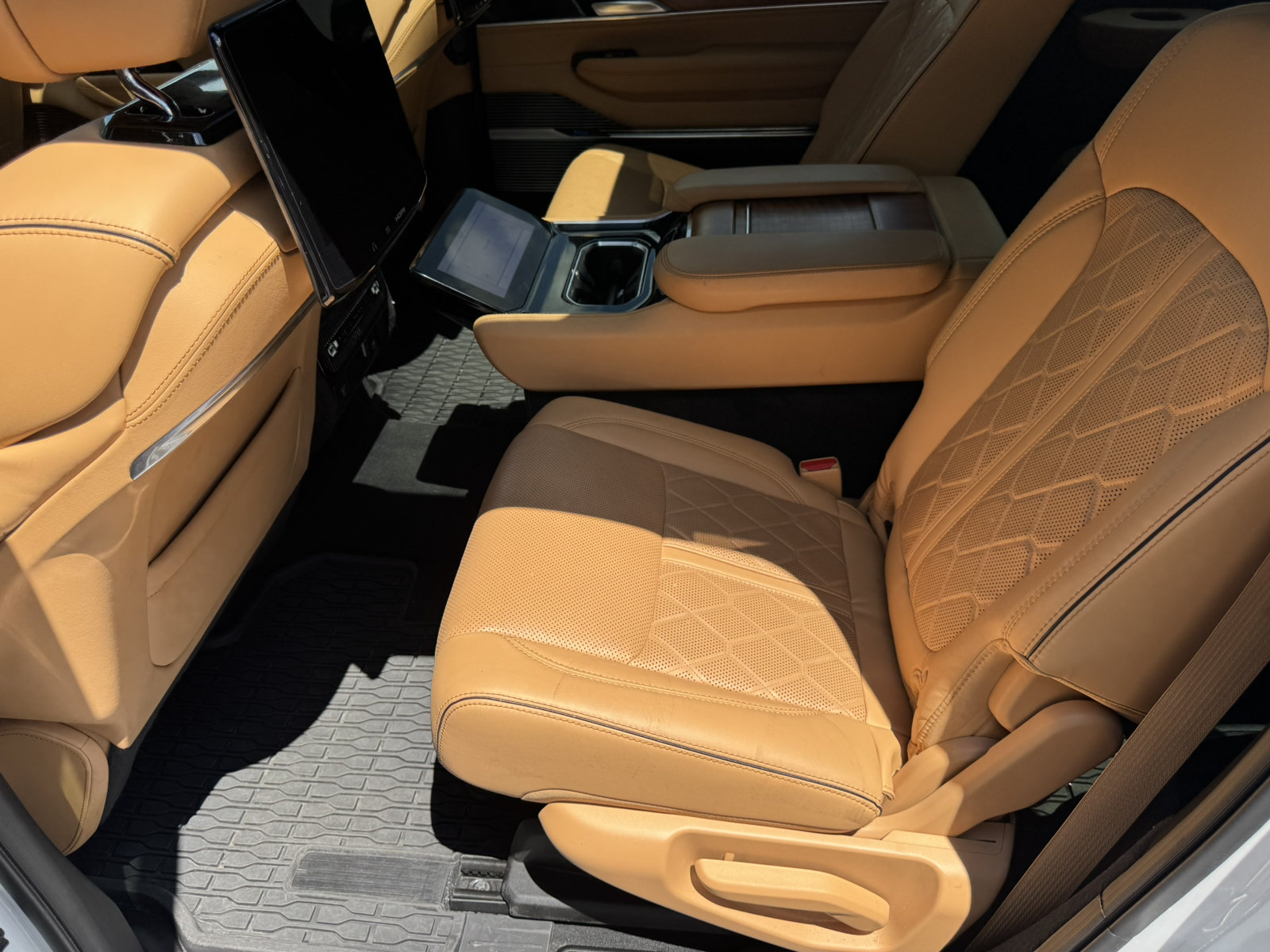 Used 2025 Jeep Grand Wagoneer L Series III w/ Rear Seat Video Group 1 AWD/4WD image 26